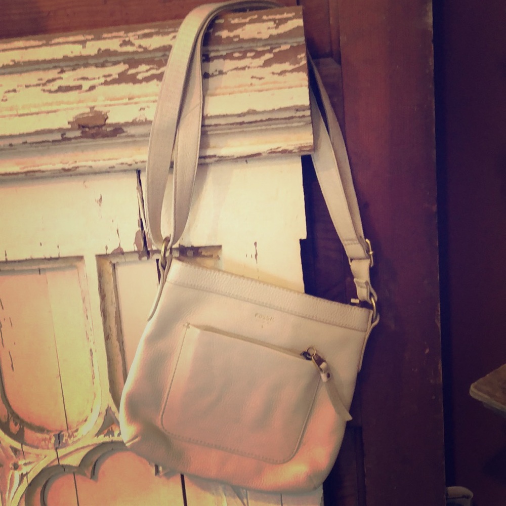 FOSSIL leather crossbody bag!